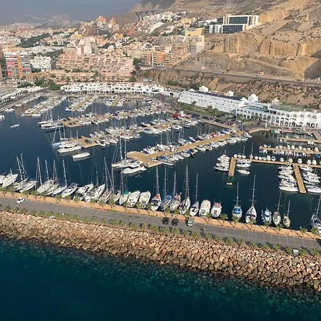 Trendy Homes Africa - Espectacular Vivienda Frente Al Mar *